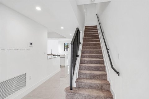 Townhouse in Dania Beach, Florida 3 bedrooms, 146.97 sq.m. № 1741445 - photo 13