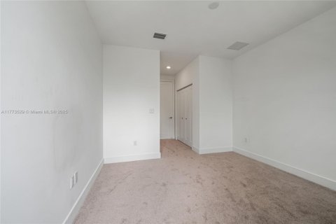 Townhouse in Dania Beach, Florida 3 bedrooms, 146.97 sq.m. № 1741445 - photo 28