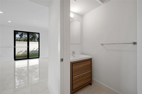 Townhouse in Dania Beach, Florida 3 bedrooms, 146.97 sq.m. № 1741445 - photo 10