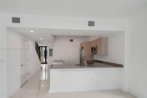 Townhouse in Dania Beach, Florida 3 bedrooms, 146.97 sq.m. № 1741445 - photo 5