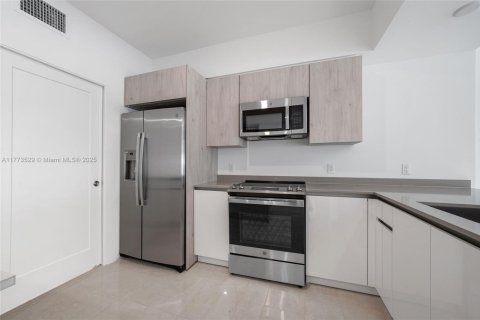 Townhouse in Dania Beach, Florida 3 bedrooms, 146.97 sq.m. № 1741445 - photo 8