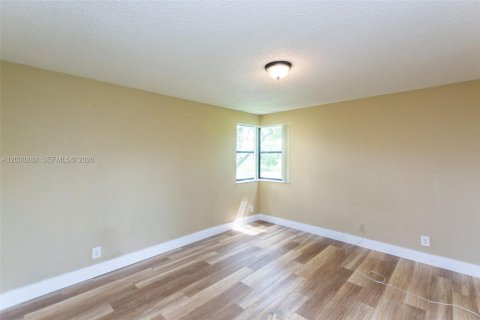 Condo in Coral Springs, Florida, 2 bedrooms № 2267712 - photo 22