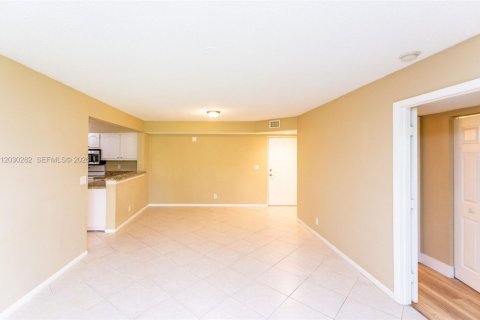 Condo in Coral Springs, Florida, 2 bedrooms № 2267712 - photo 15