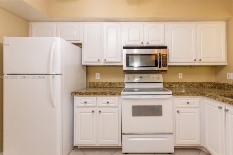 Condo in Coral Springs, Florida, 2 bedrooms № 2267712 - photo 19