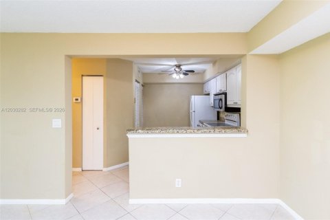 Condo in Coral Springs, Florida, 2 bedrooms № 2267712 - photo 16