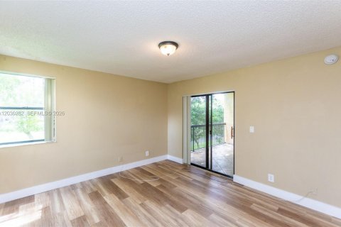 Condo in Coral Springs, Florida, 2 bedrooms № 2267712 - photo 23