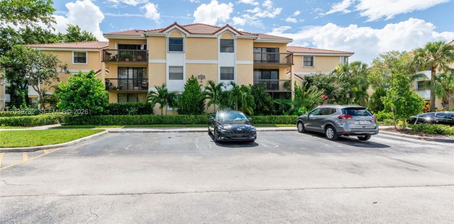 Condo in Coral Springs, Florida, 2 bedrooms № 2267712