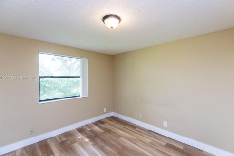 Condo in Coral Springs, Florida, 2 bedrooms № 2267712 - photo 29