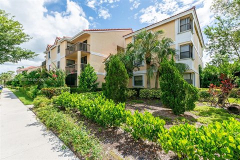 Condo in Coral Springs, Florida, 2 bedrooms № 2267712 - photo 3