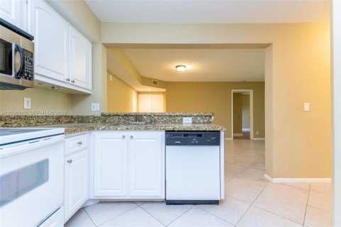 Condo in Coral Springs, Florida, 2 bedrooms № 2267712 - photo 20