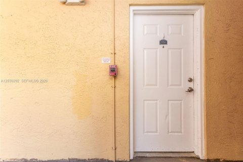 Condo in Coral Springs, Florida, 2 bedrooms № 2267712 - photo 5