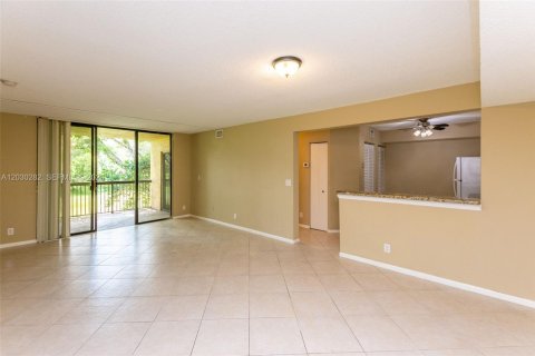 Condo in Coral Springs, Florida, 2 bedrooms № 2267712 - photo 7