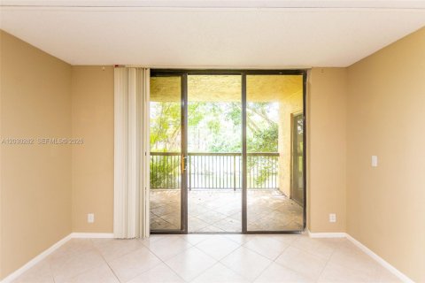 Condo in Coral Springs, Florida, 2 bedrooms № 2267712 - photo 11