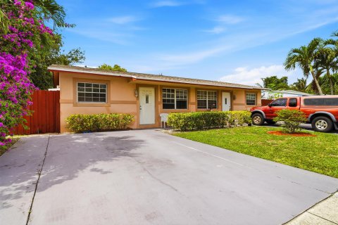 Immobilier commercial à vendre à Pompano Beach, Floride: 214.14 m2 № 2187633 - photo 2
