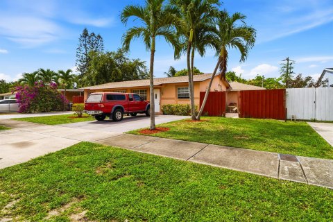 Immobilier commercial à vendre à Pompano Beach, Floride: 214.14 m2 № 2187633 - photo 4