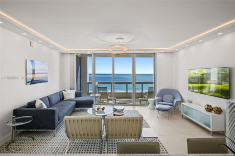 Condominio en alquiler en Miami Beach, Florida, 2 dormitorios, 145.39 m2 № 1991052 - foto 4