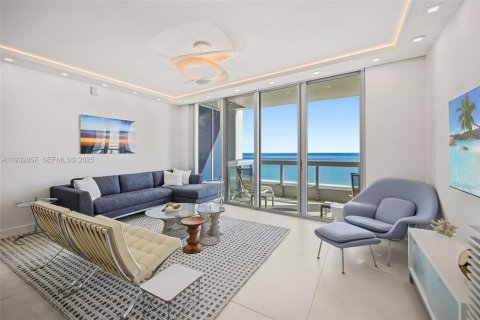 Condominio en alquiler en Miami Beach, Florida, 2 dormitorios, 145.39 m2 № 1991052 - foto 2