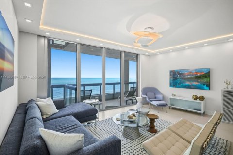 Condominio en alquiler en Miami Beach, Florida, 2 dormitorios, 145.39 m2 № 1991052 - foto 3