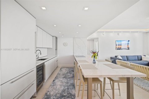 Condominio en alquiler en Miami Beach, Florida, 2 dormitorios, 145.39 m2 № 1991052 - foto 6