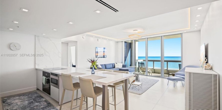 Condominio en Miami Beach, Florida, 2 dormitorios  № 1991052