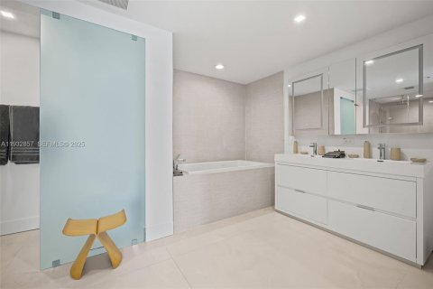 Condominio en alquiler en Miami Beach, Florida, 2 dormitorios, 145.39 m2 № 1991052 - foto 13