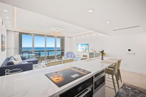 Condominio en alquiler en Miami Beach, Florida, 2 dormitorios, 145.39 m2 № 1991052 - foto 5