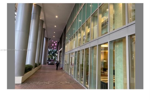 Купить коммерческую недвижимость в Майами, Флорида № 1971553 - фото 10