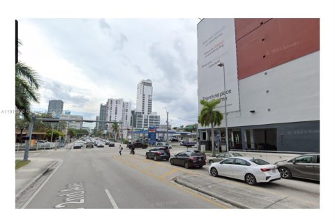 Купить коммерческую недвижимость в Майами, Флорида № 1971553 - фото 2