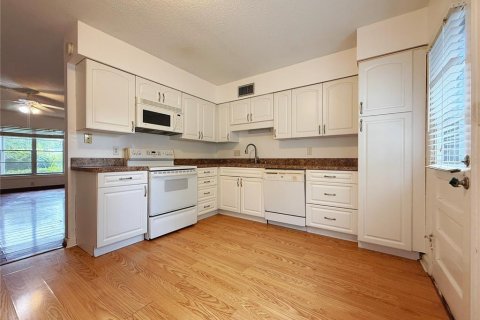 Condominio en alquiler en Orlando, Florida, 2 dormitorios, 77.29 m2 № 1901316 - foto 3