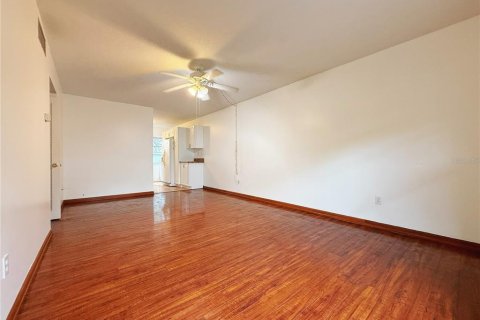 Condominio en alquiler en Orlando, Florida, 2 dormitorios, 77.29 m2 № 1901316 - foto 9