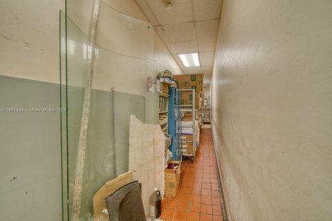 Commercial property in Hialeah, Florida № 2041156 - photo 28