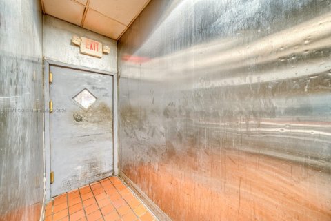 Commercial property in Hialeah, Florida № 2041156 - photo 25