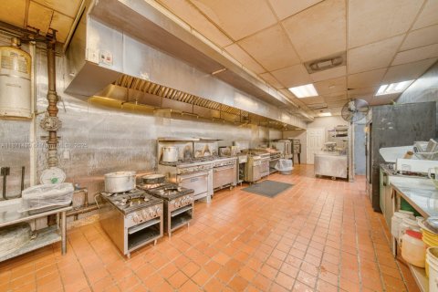Commercial property in Hialeah, Florida № 2041156 - photo 19
