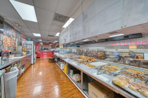 Commercial property in Hialeah, Florida № 2041156 - photo 8