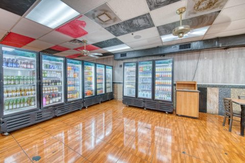 Commercial property in Hialeah, Florida № 2041156 - photo 14
