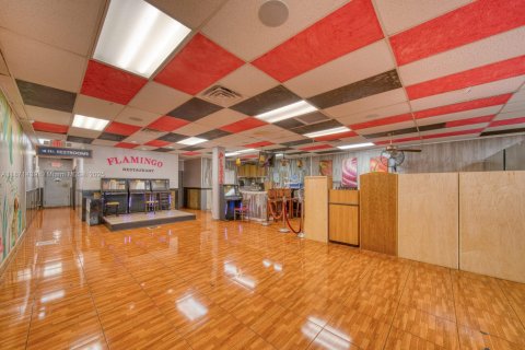 Commercial property in Hialeah, Florida № 2041156 - photo 13