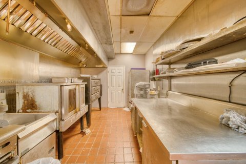 Commercial property in Hialeah, Florida № 2041156 - photo 20