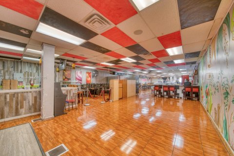Commercial property in Hialeah, Florida № 2041156 - photo 10