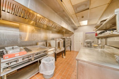 Commercial property in Hialeah, Florida № 2041156 - photo 21
