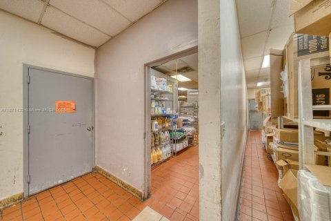Commercial property in Hialeah, Florida № 2041156 - photo 24