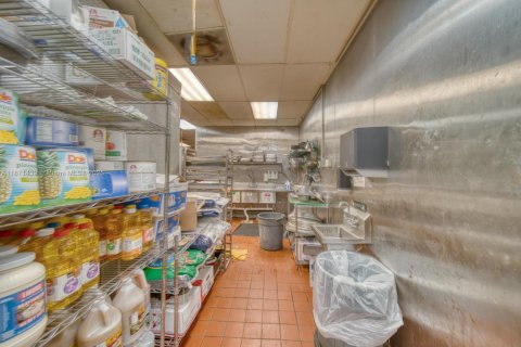 Commercial property in Hialeah, Florida № 2041156 - photo 23