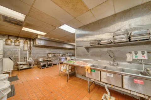 Commercial property in Hialeah, Florida № 2041156 - photo 22