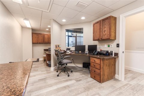 Propiedad comercial en alquiler en Lake City, Florida, 167.32 m2 № 1905156 - foto 4