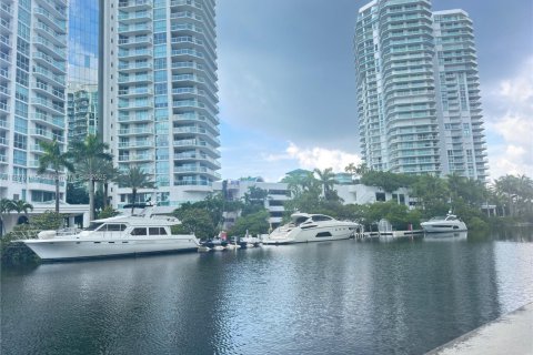 Condo in Sunny Isles Beach, Florida, 2 bedrooms  № 1994939 - photo 18