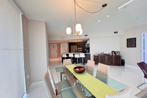 Condo in Sunny Isles Beach, Florida, 2 bedrooms  № 1994939 - photo 8