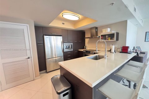 Condo in Sunny Isles Beach, Florida, 2 bedrooms  № 1994939 - photo 3