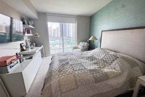 Condo in Sunny Isles Beach, Florida, 2 bedrooms  № 1994939 - photo 11