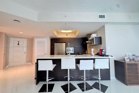 Condo in Sunny Isles Beach, Florida, 2 bedrooms  № 1994939 - photo 5