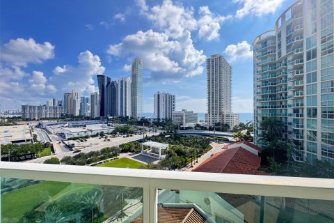 Condo in Sunny Isles Beach, Florida, 2 bedrooms  № 1994939 - photo 1