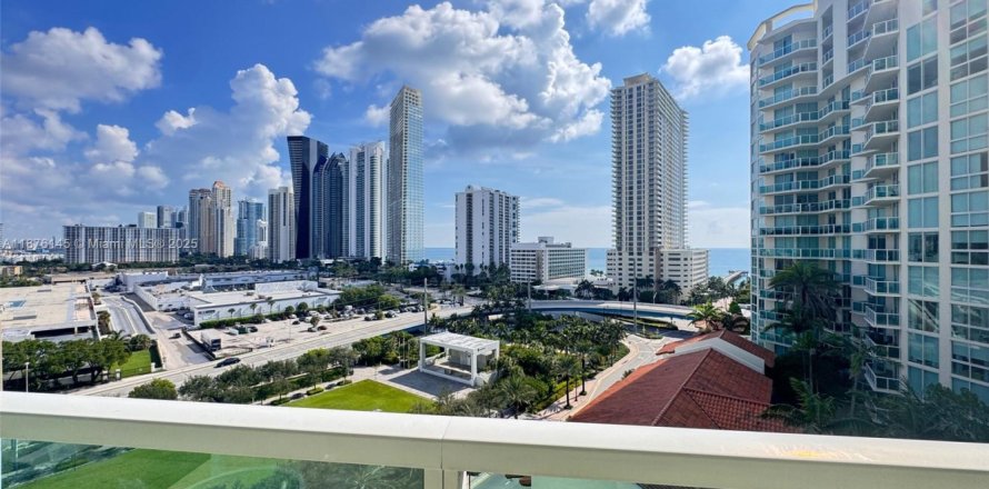 Condo in Sunny Isles Beach, Florida, 2 bedrooms  № 1994939